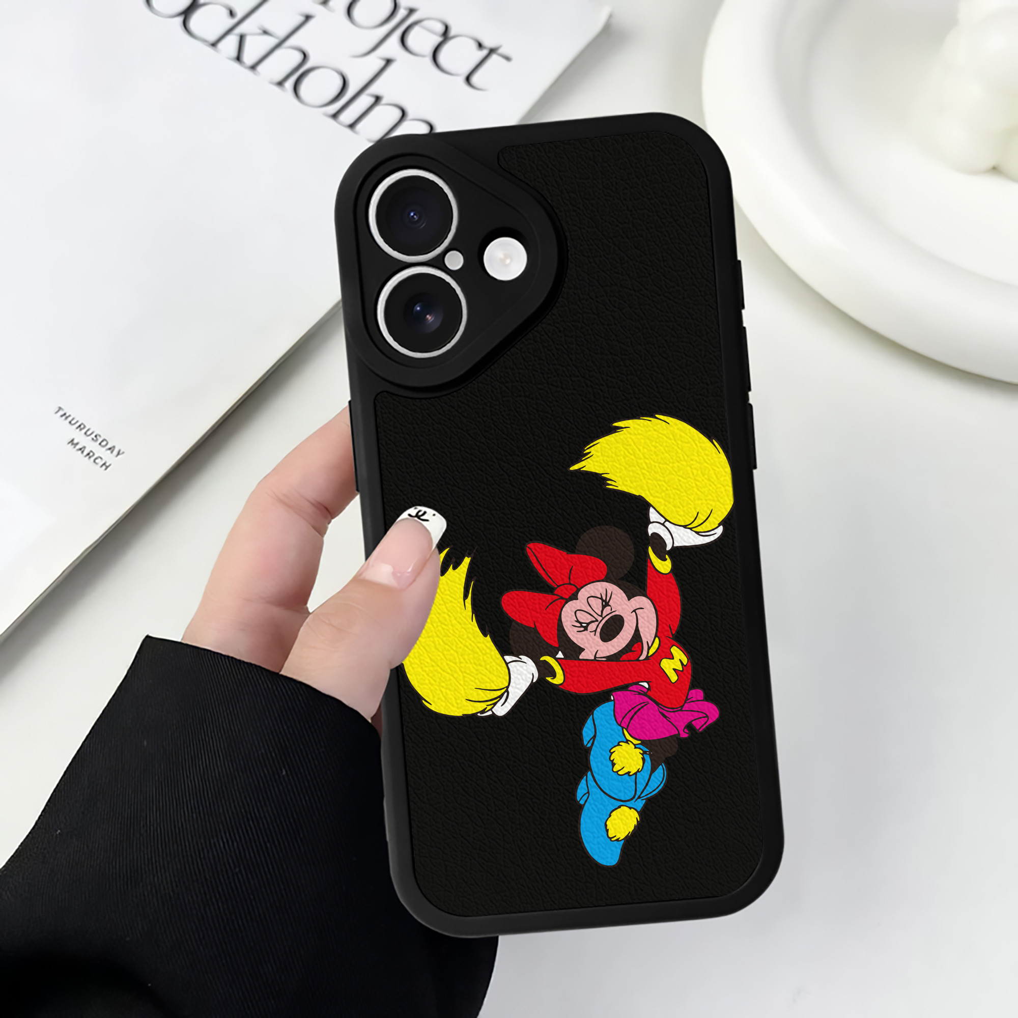（画像用） ミッキーマウス Mickey Mouse 【iPhone 16シリーズ対応】シリコンスマホケース（レザー調） 材質：シリコン